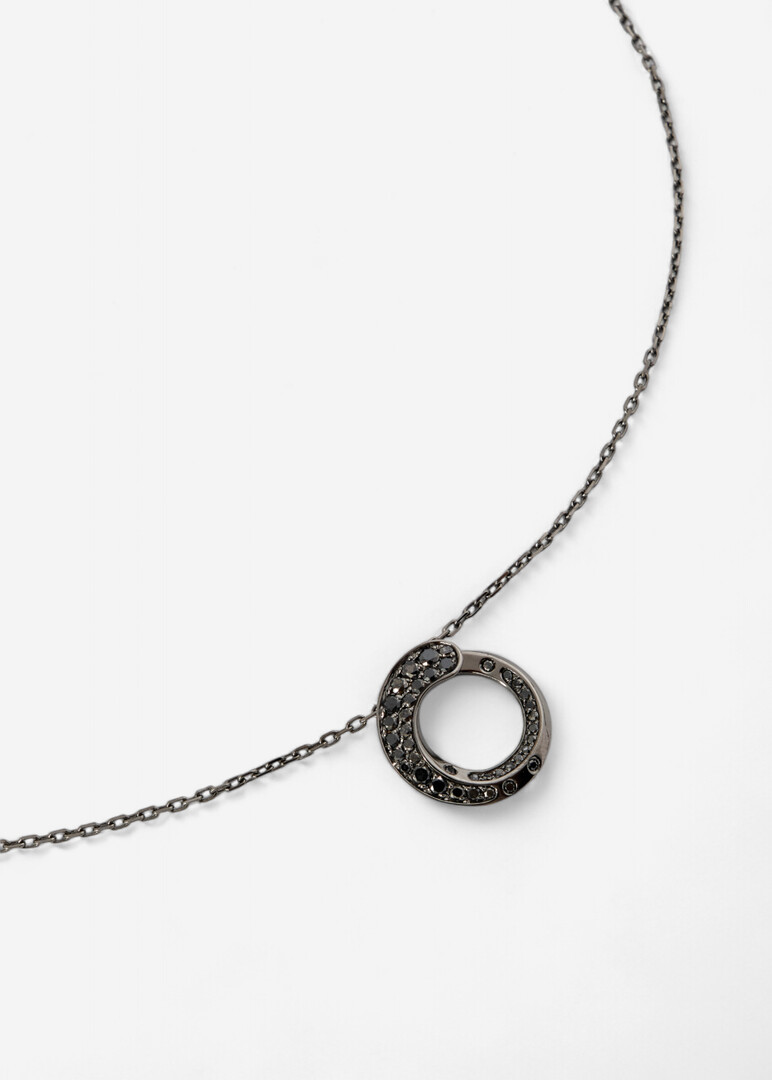 Pendant necklace with black diamonds