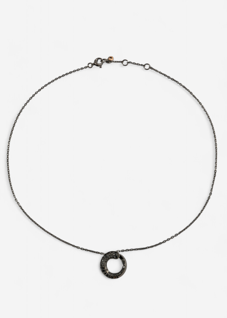 Pendant necklace with black diamonds