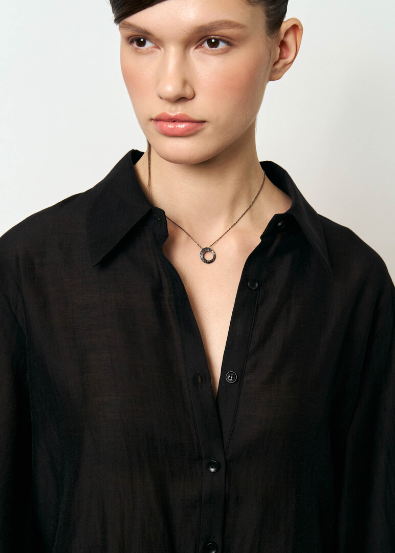 Pendant necklace with black diamonds
