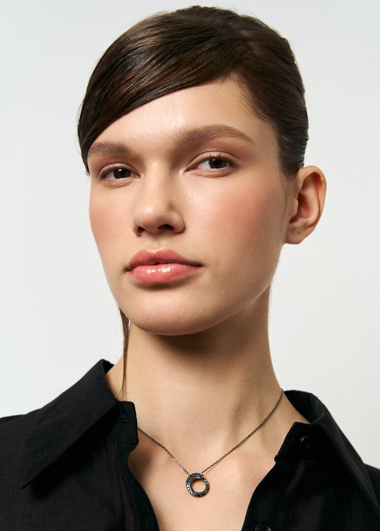 Pendant necklace with black diamonds