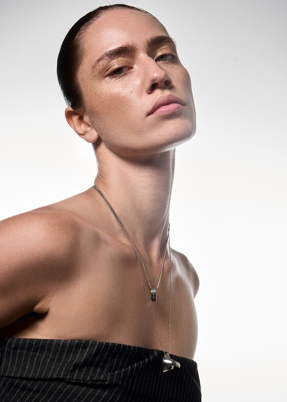 Кулоны и подвески MM6 Maison Margiela Серебристое колье с подвеской-кольцом