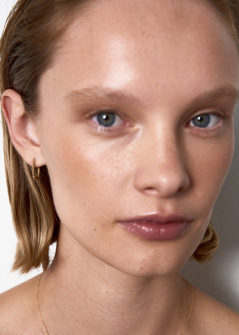 gold earrings