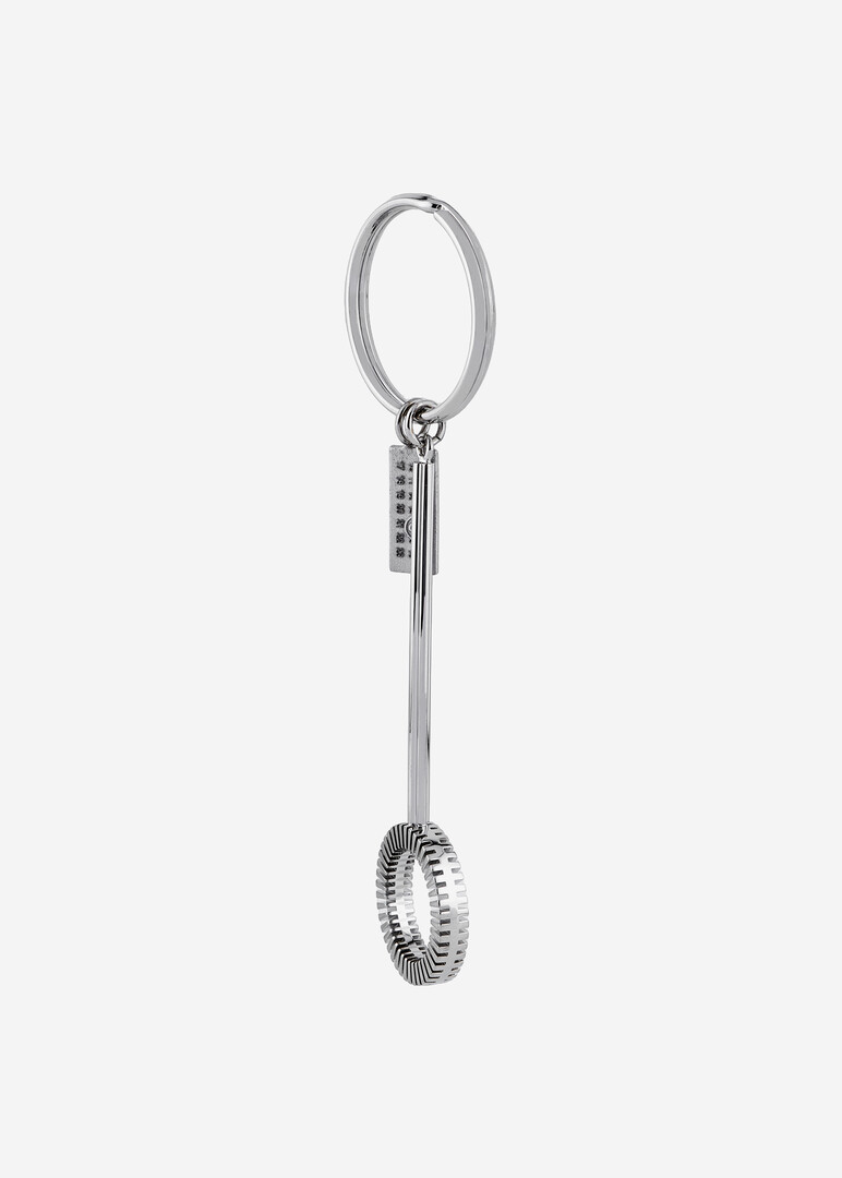 серебристый брелок MM6