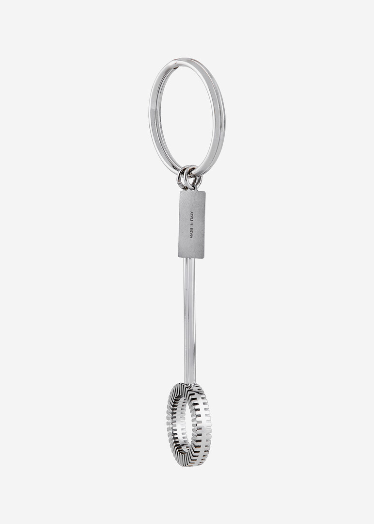 серебристый брелок MM6