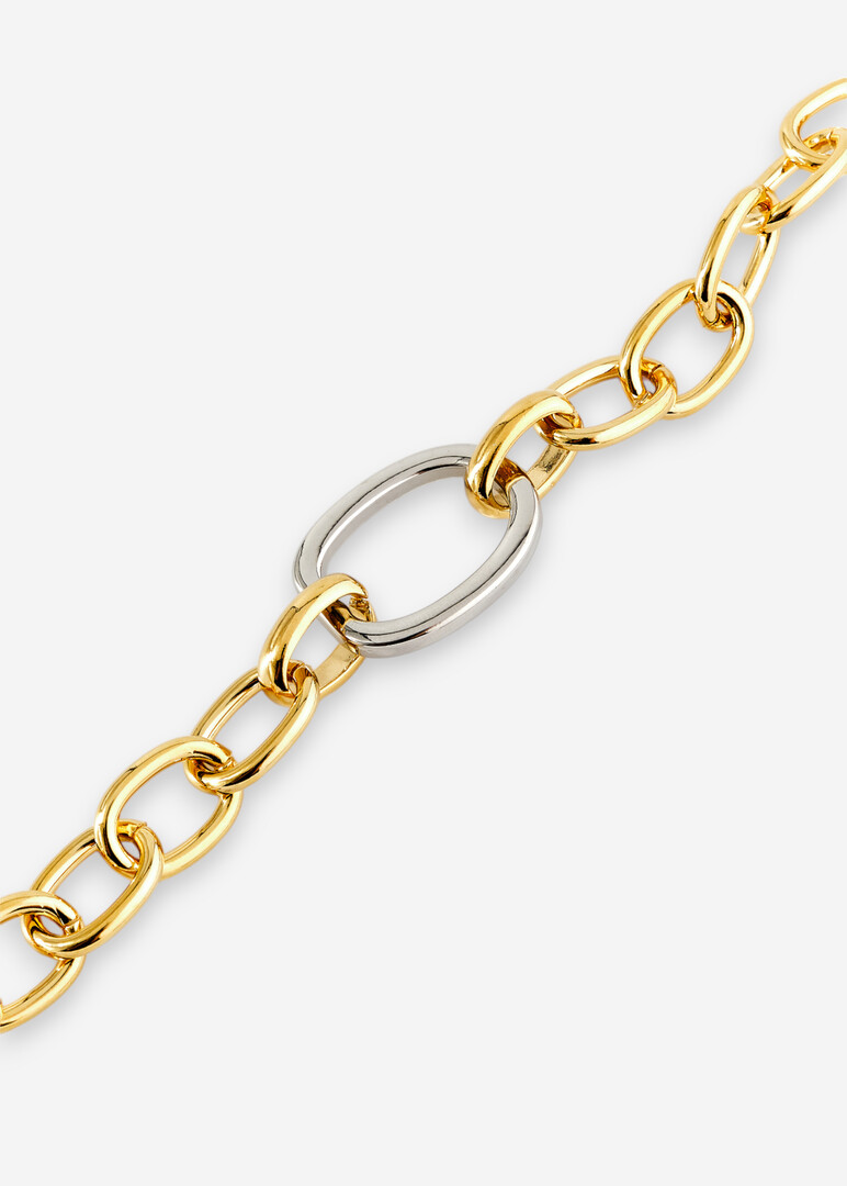 Golden bracelet with an oval link