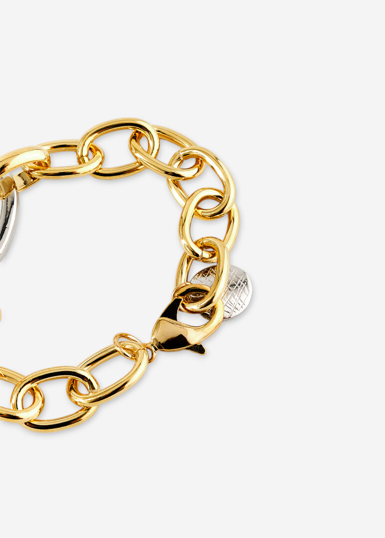 Golden bracelet with an oval link
