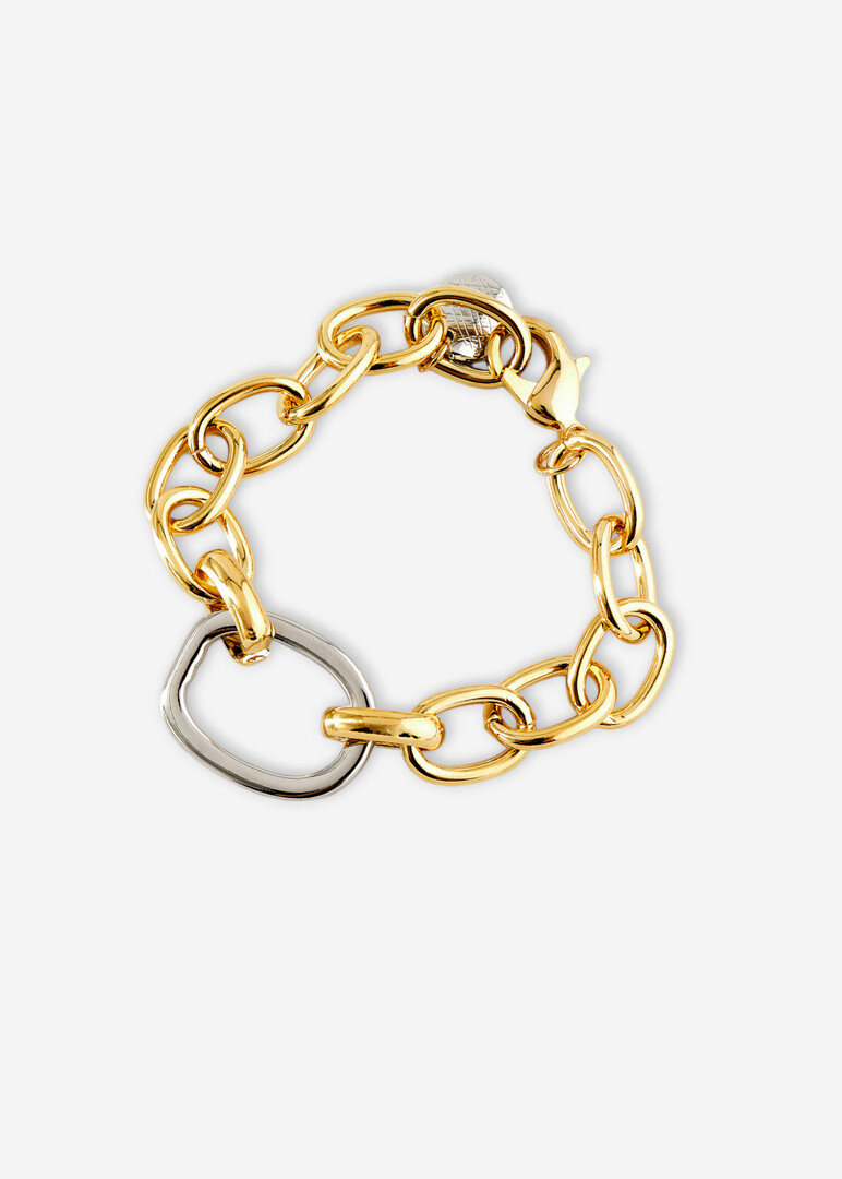 Golden bracelet with an oval link