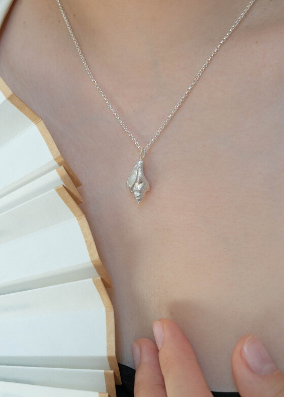 Кулоны и подвески Ms. Marble Подвеска на цепочке из серебра Conch Shell mini