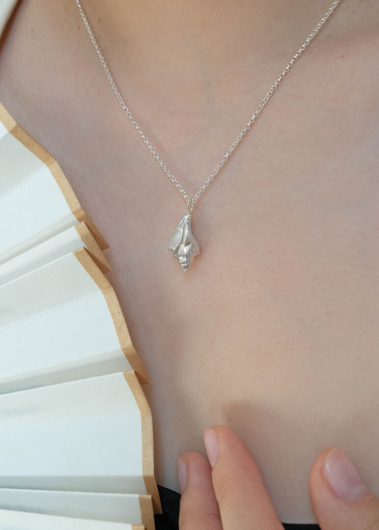 Подвеска на цепочке из серебра Conch Shell mini