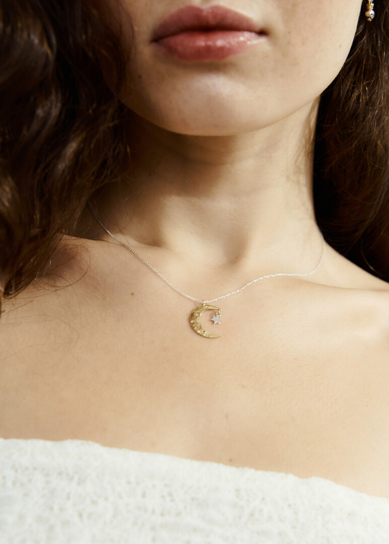 Золотистое колье Crescent moon & star
