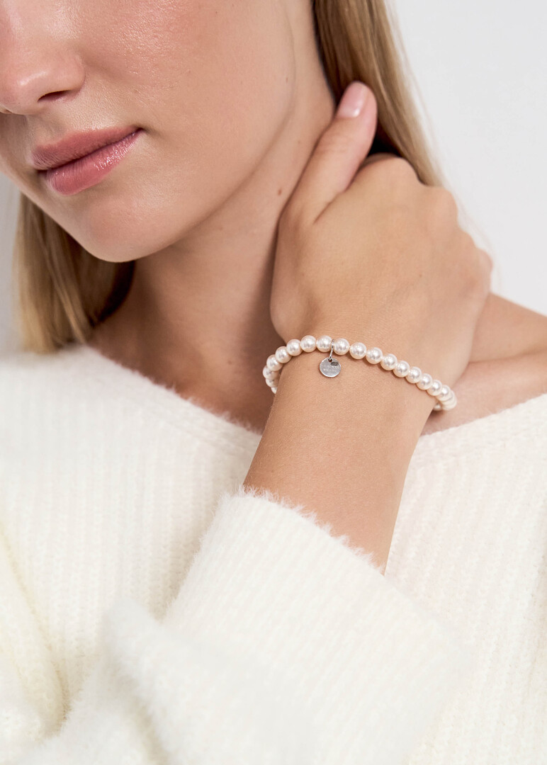 Silver bracelet with pearl beads