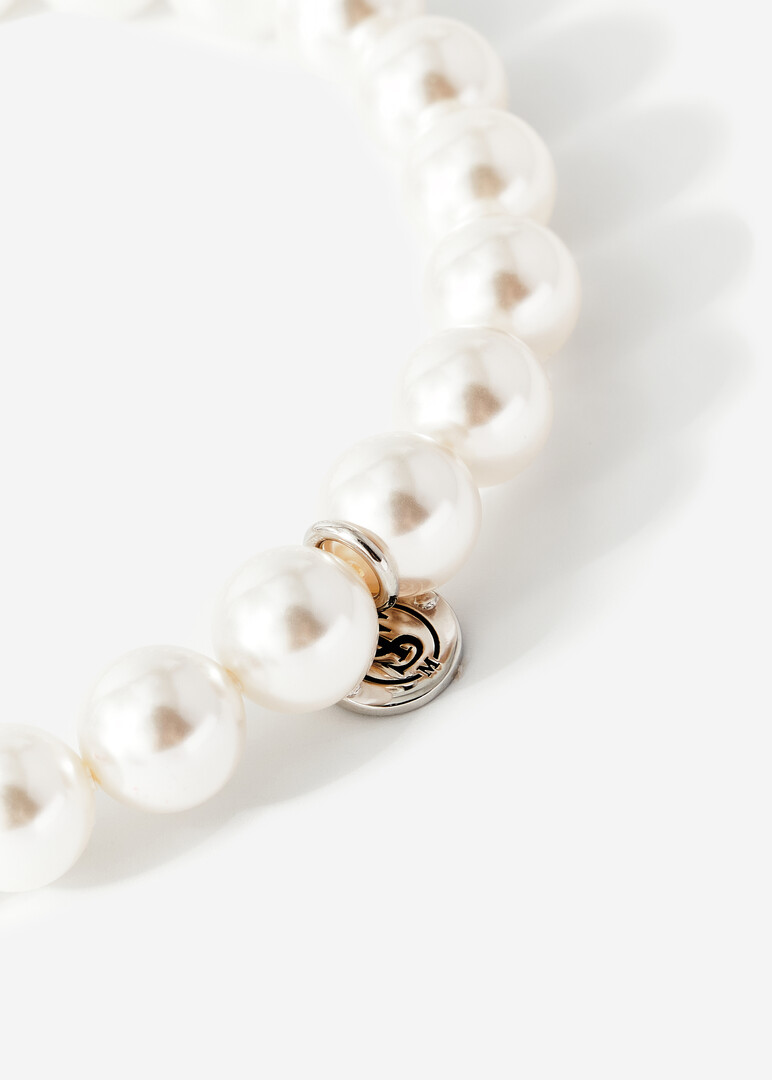 Silver bracelet made of pearl beads