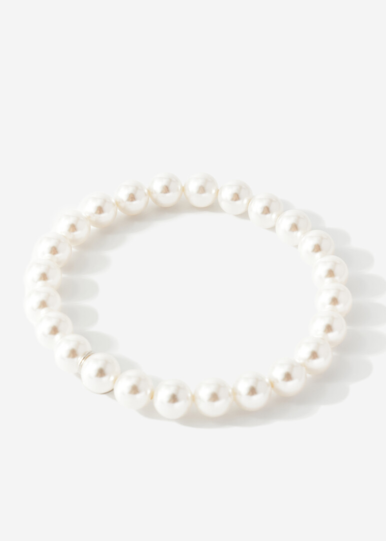 Silver bracelet made of pearl beads