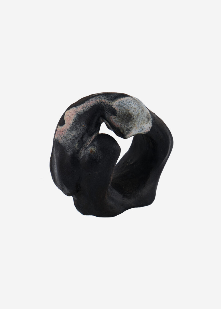 Black ceramic ring