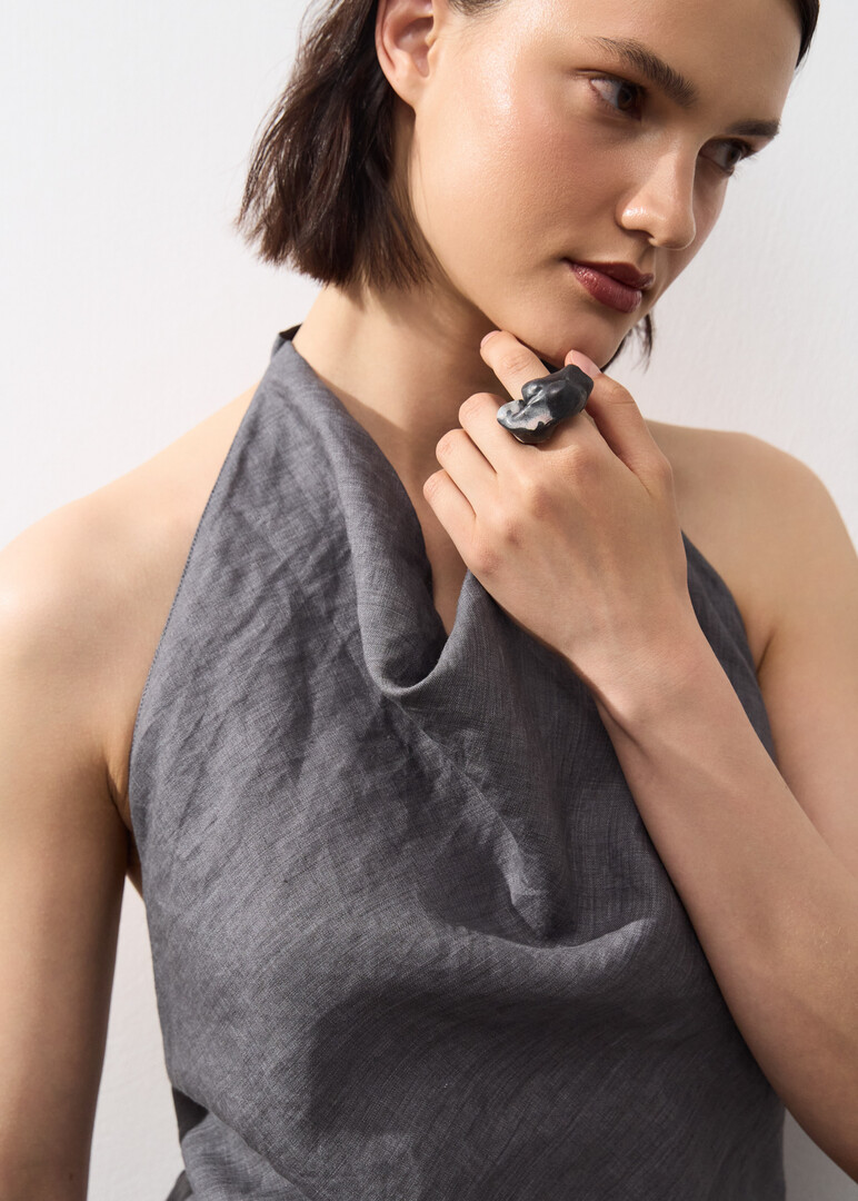 Black ceramic ring