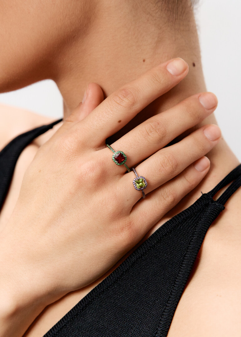 gold ring with chrysolite and cubic zirconia