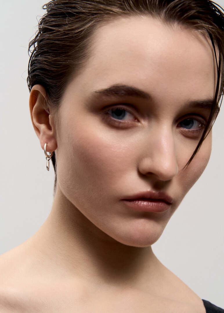 silver mono-earring with grey quartz