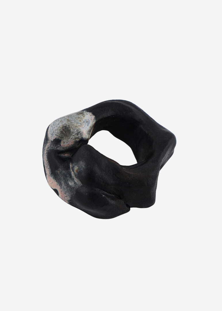 Black ceramic ring