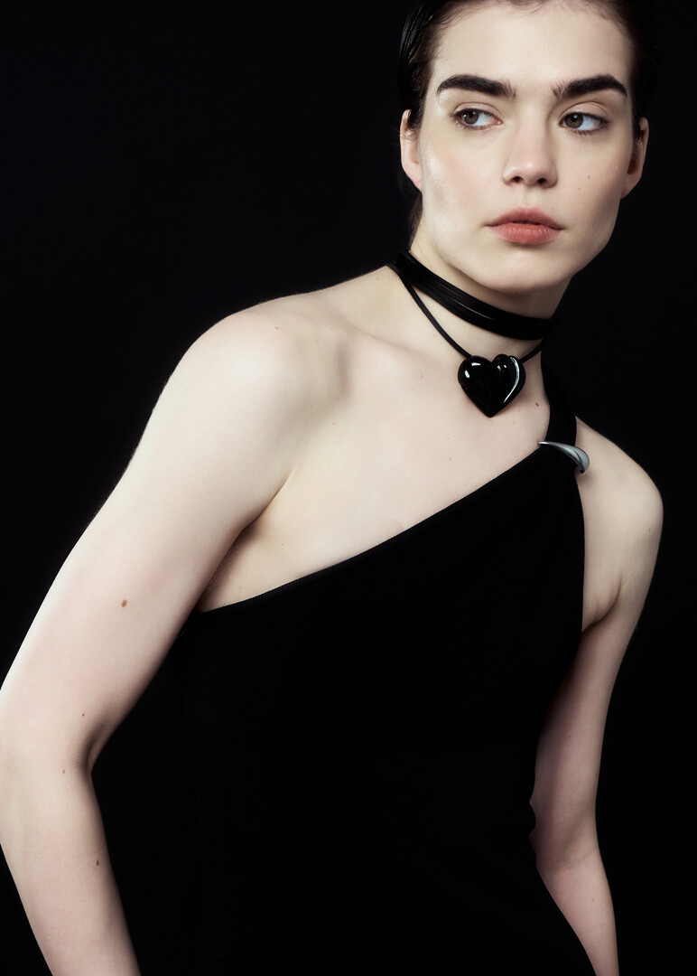 Black necklace with heart Pistil Heart