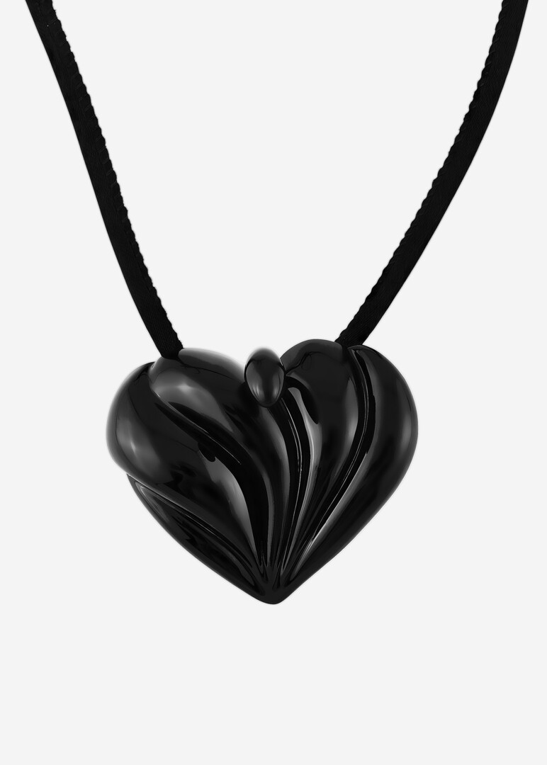 Black necklace with heart Pistil Heart