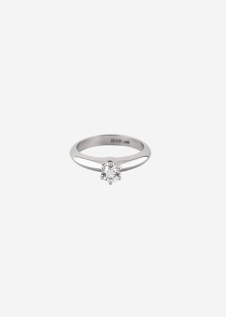 gold ring with lab-grown diamond