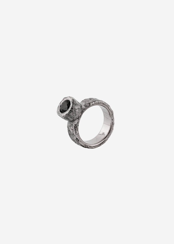 Кольца с крупной вставкой Grani Jewelry Высокое кольцо из титана «Мороз по коже»