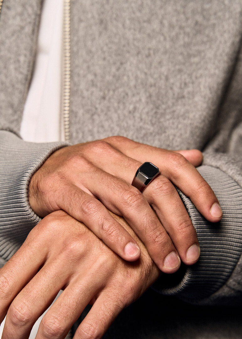 RING PINK STONE Signet RING
