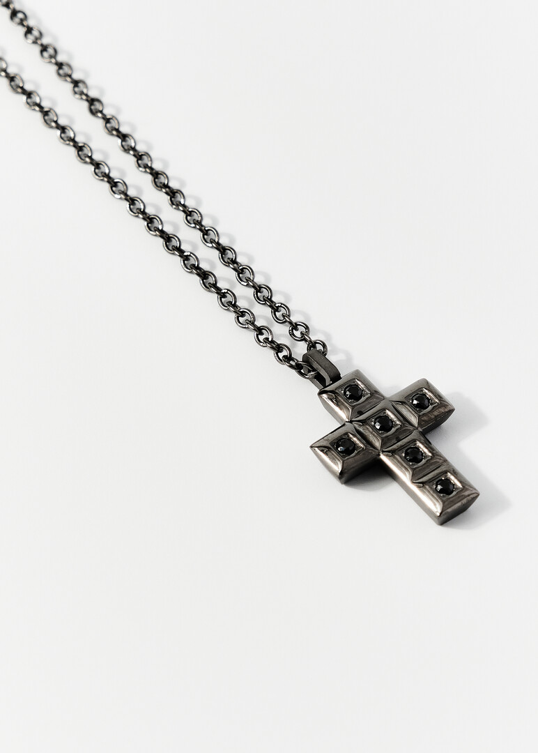 Necklace with a NECKLACE FORGE cross