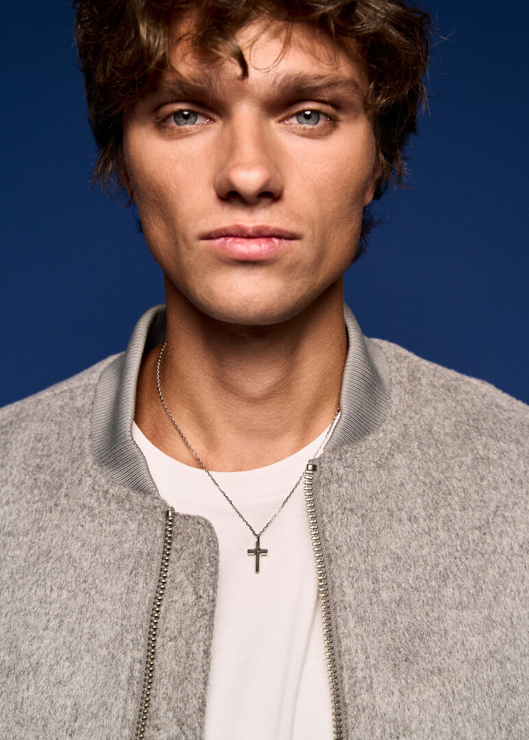 Necklace with a cross NECKLACE BACKLINER
