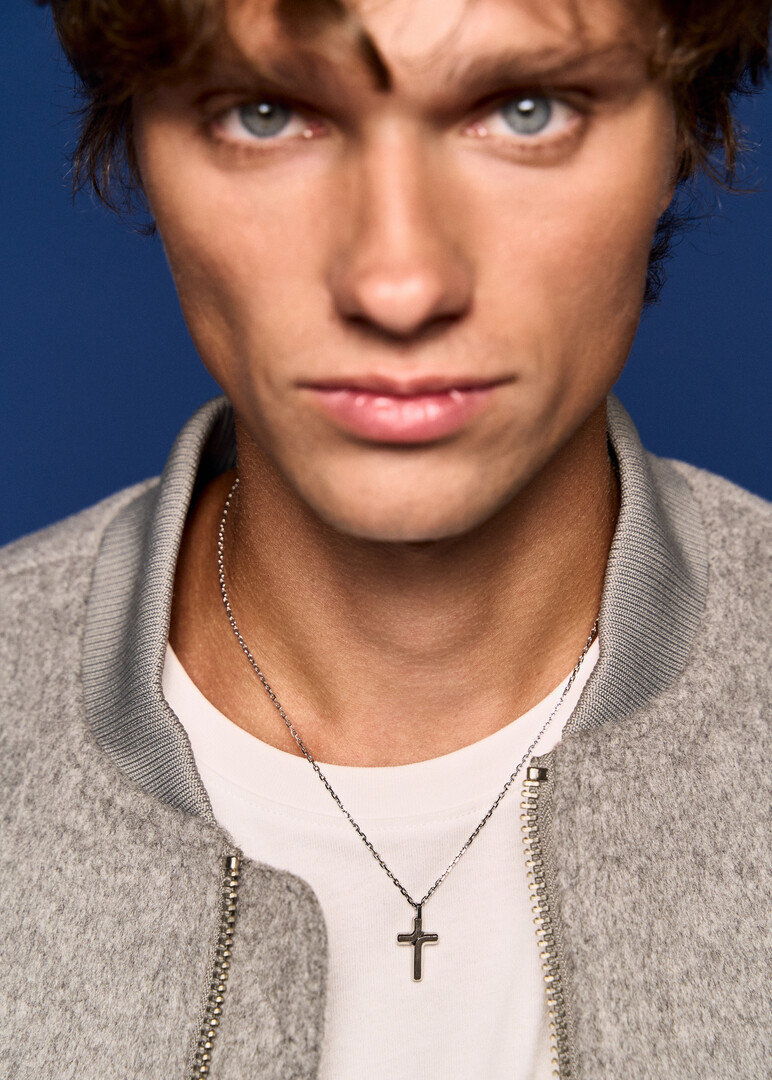 Necklace with a cross NECKLACE BACKLINER