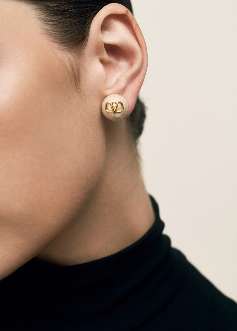 VLOGO SIGNATURE earrings with pearls