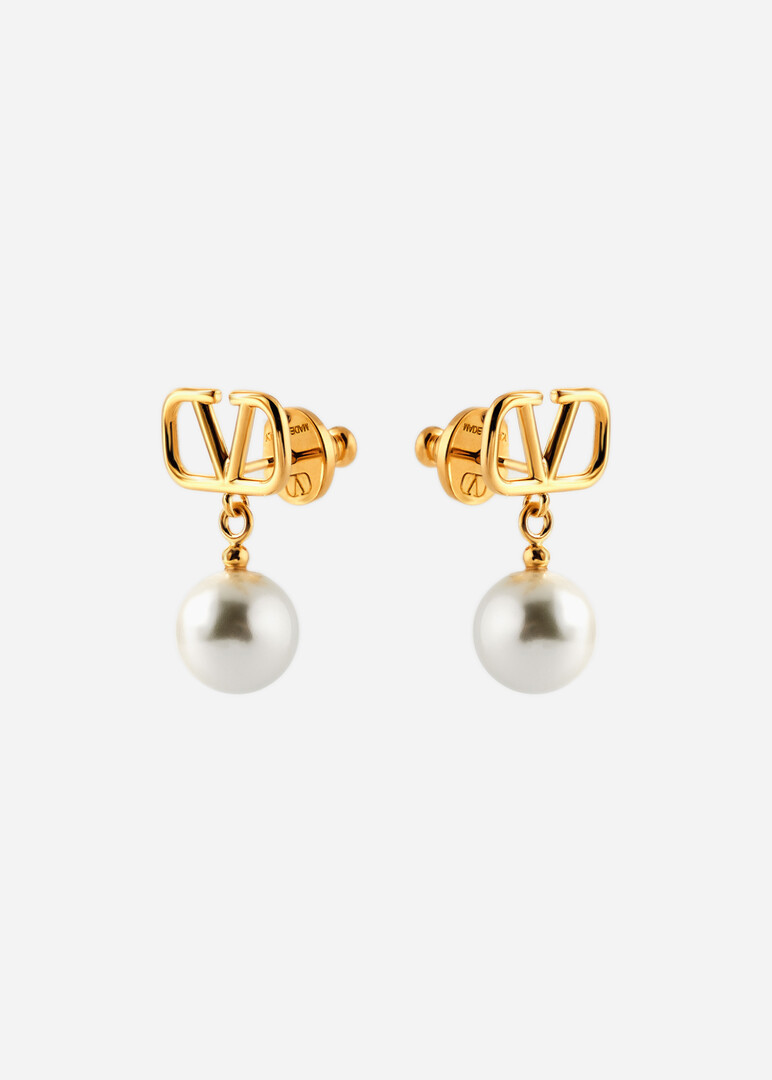 golden studs with logo and pearl pendants