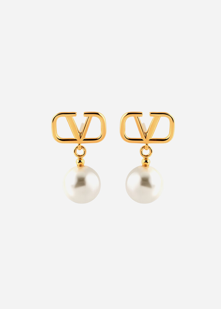 golden studs with logo and pearl pendants