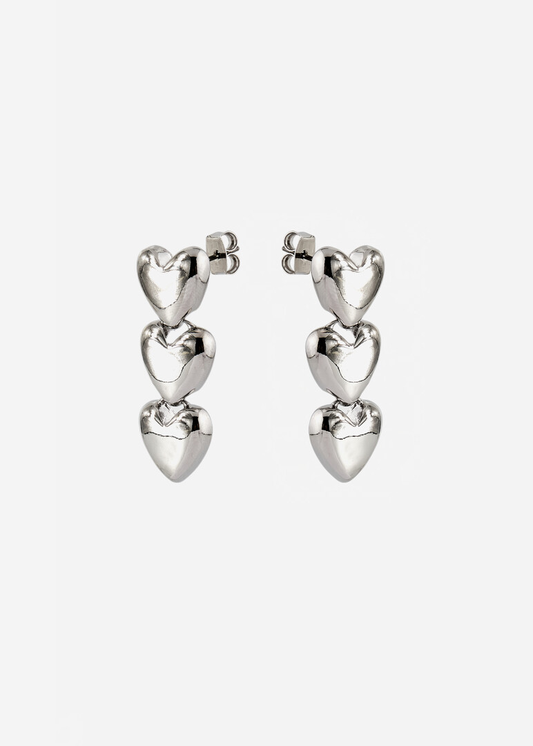 Серебристые серьги из трех сердец