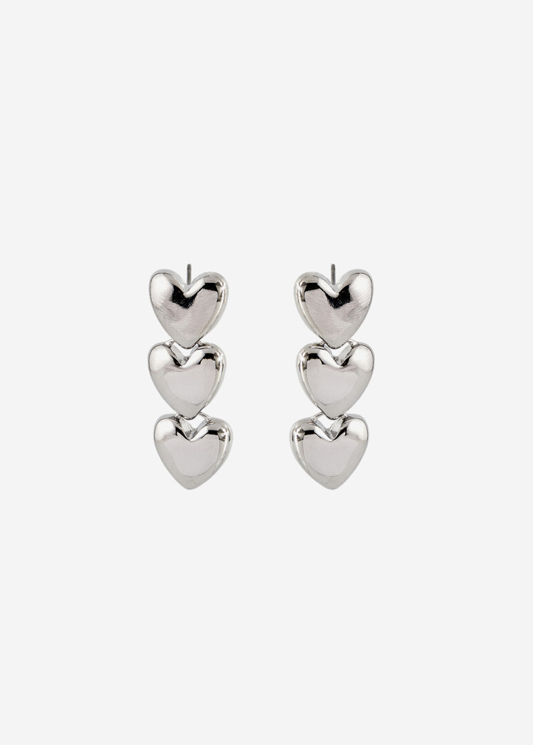 Серебристые серьги из трех сердец