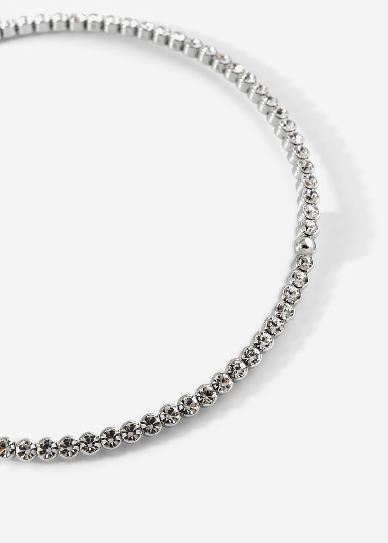 Crystal choker with transparent pendants and crystal cut