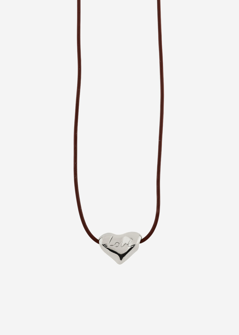 Чокер из серебра на шнурке с сердцем Love