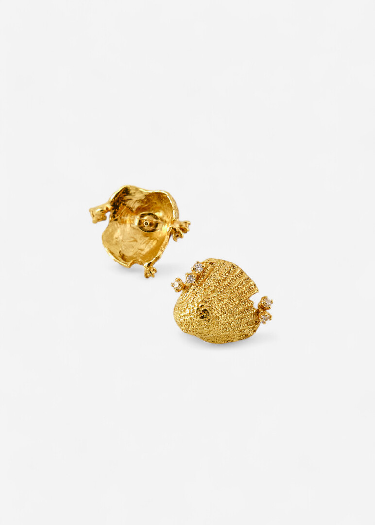 Gold-plated asymmetric stud earrings with shells