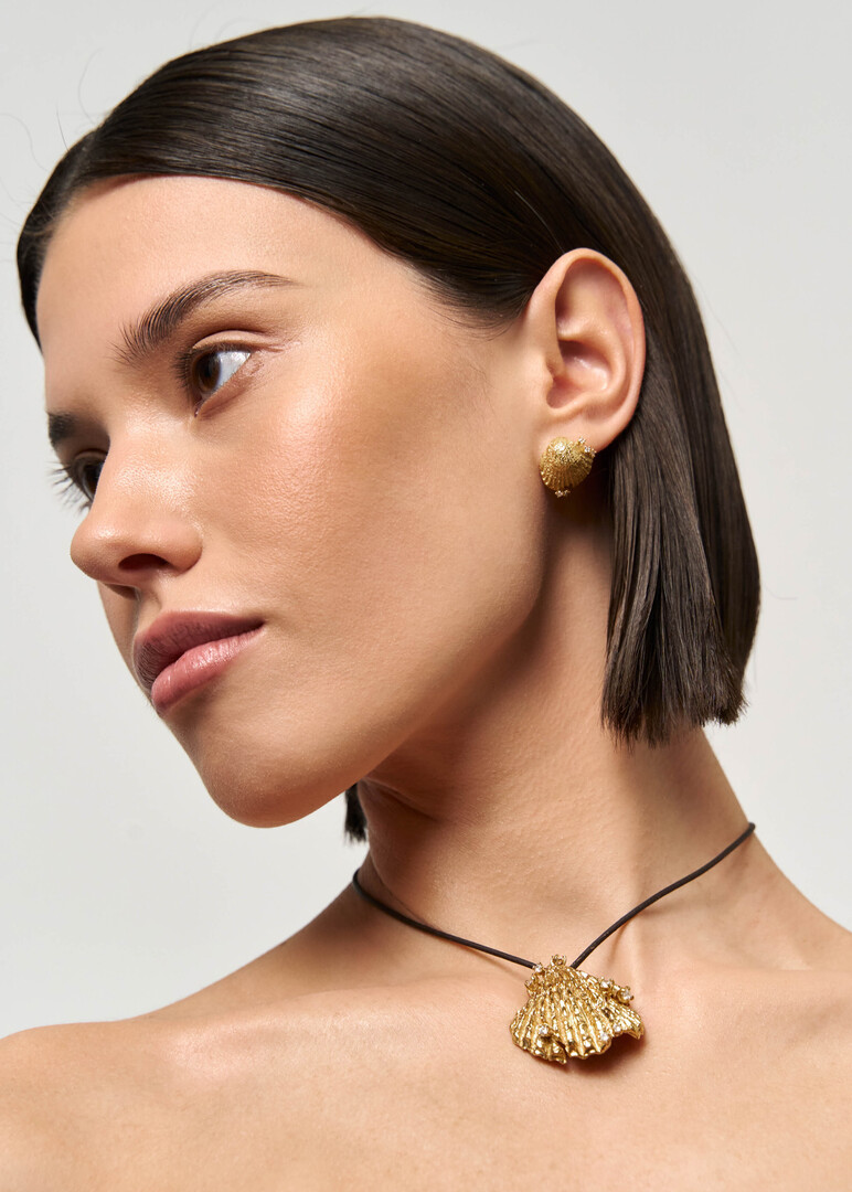 Gold-plated asymmetric stud earrings with shells