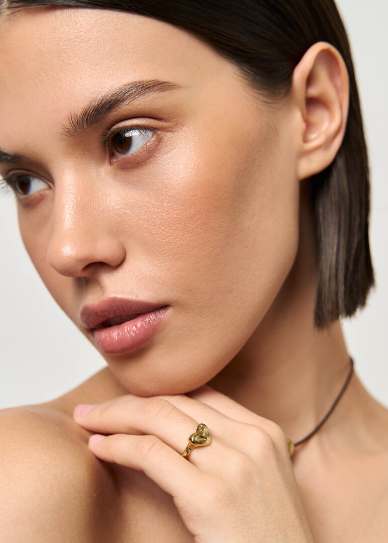 Gold-plated silver signet ring with a heart