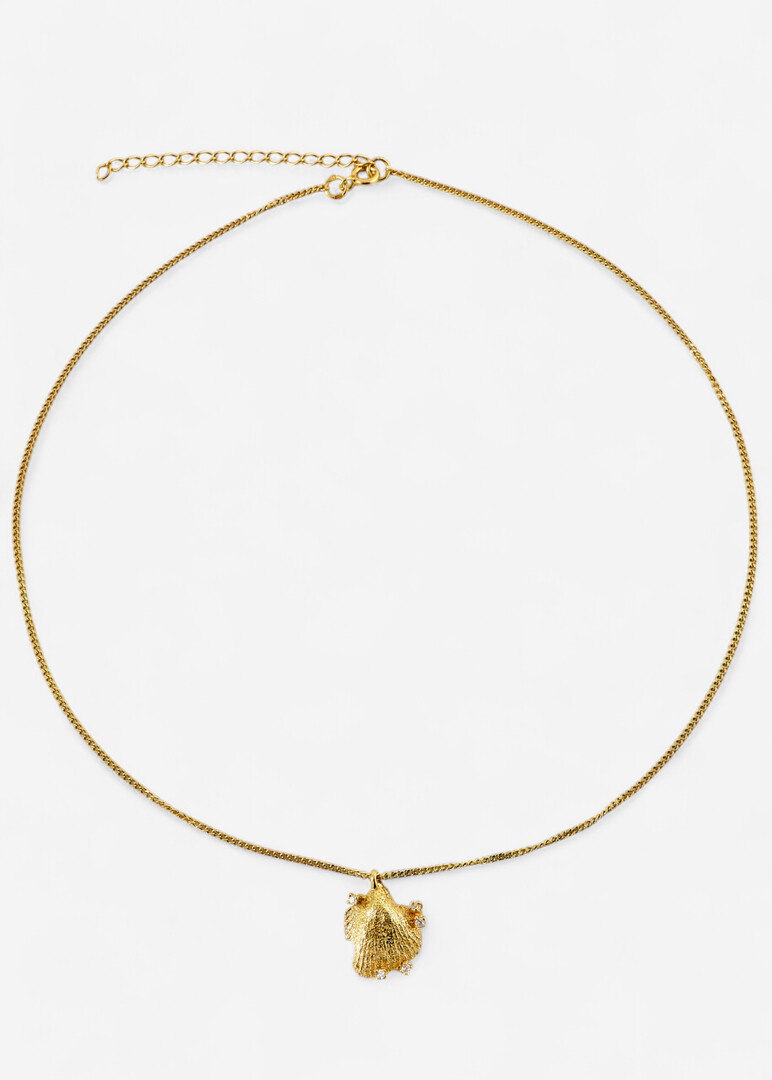 Gilded silver necklace with an irregular seashell