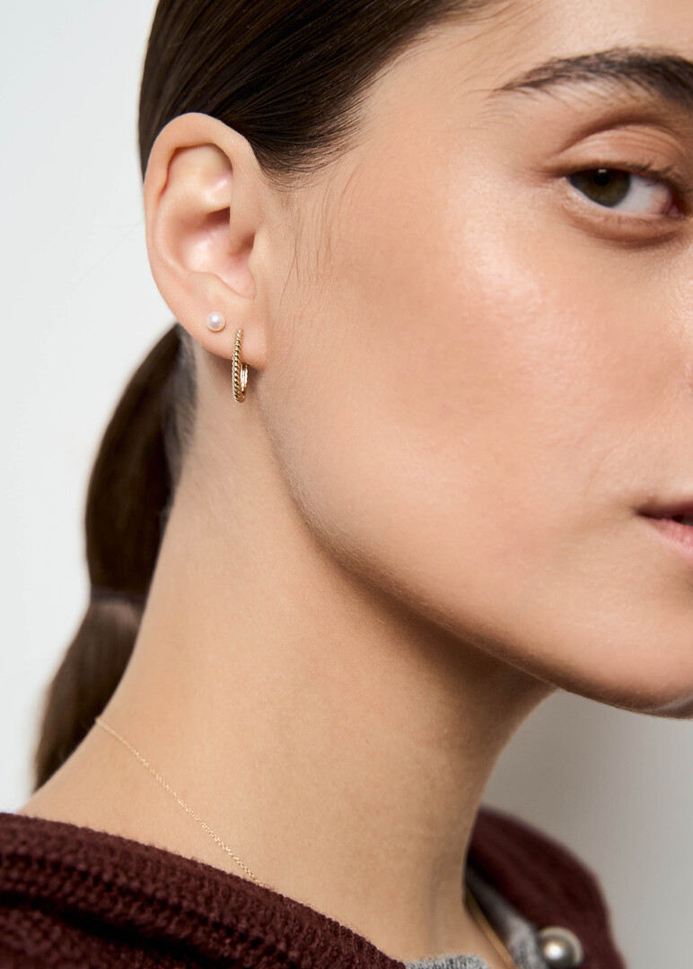 Blush Earrings made of gold