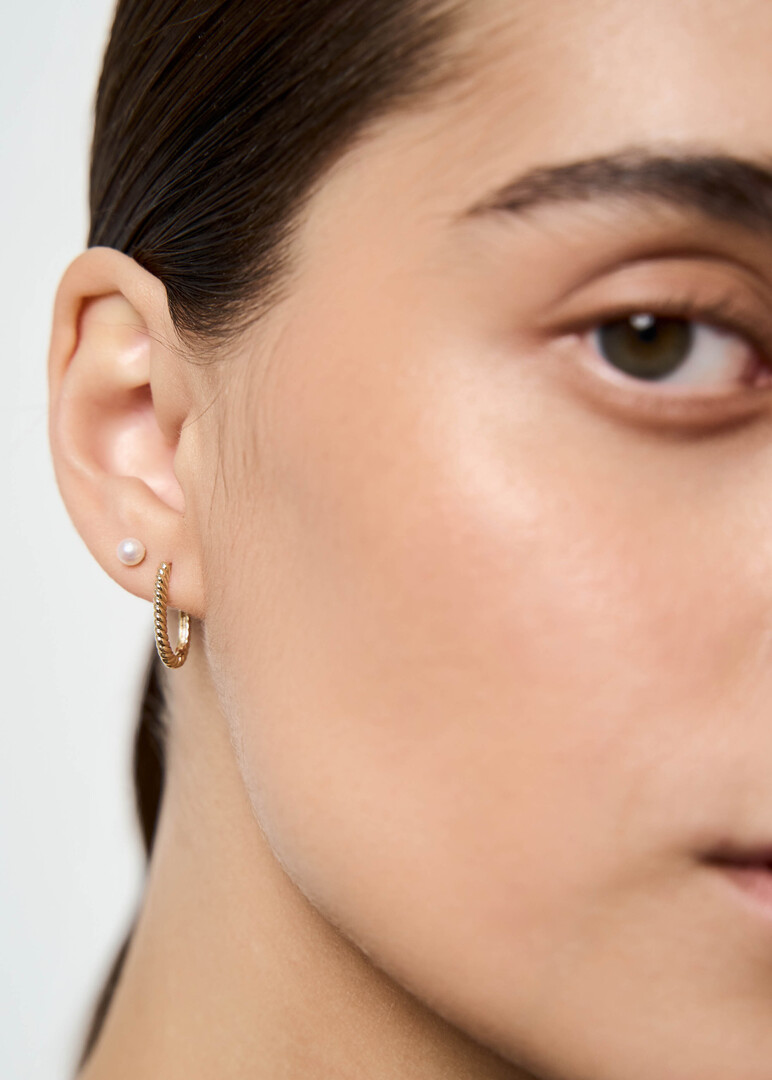 Blush Earrings made of gold