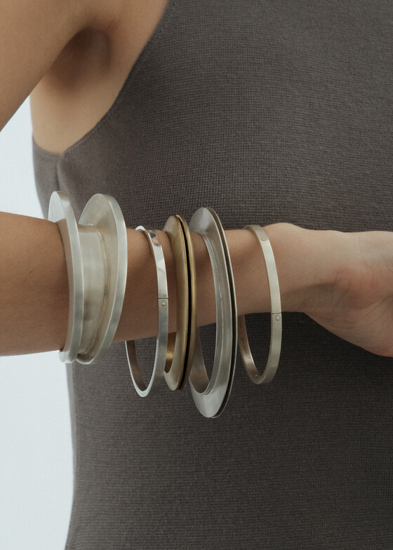 Тонкие браслеты Parts of Four Серебристый браслет Portal Bangle