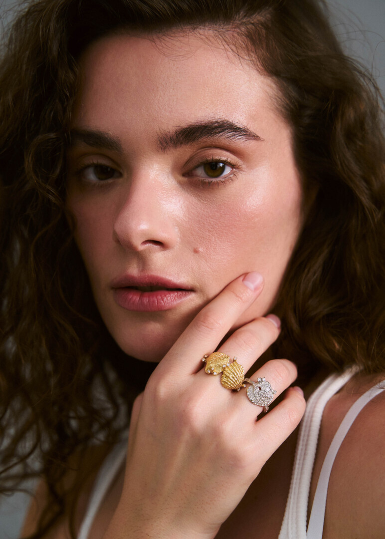 silver ring with shell