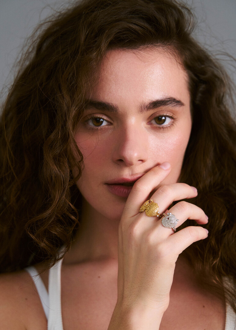 silver ring with shell