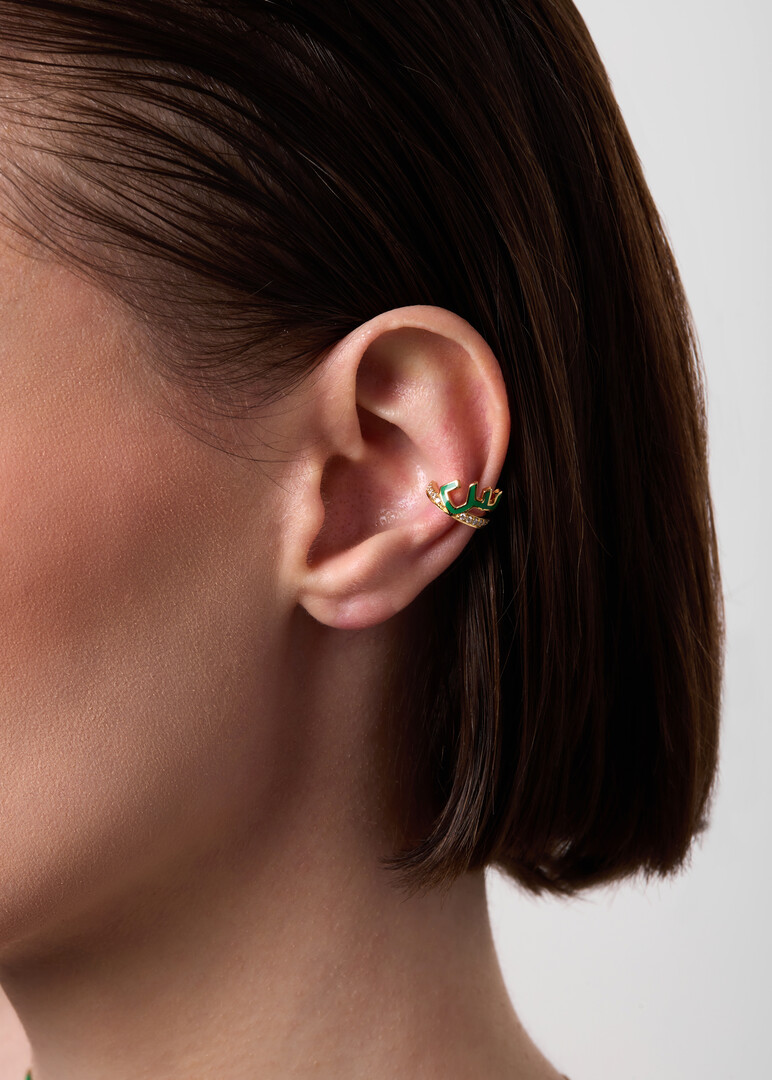Cuff "Hobbi", 18K Yellow Gold & Enamel Letter Seen Green