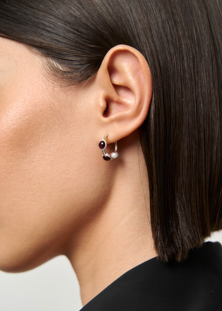 Cliquer earrings «Kolt» made of silver with garnets.