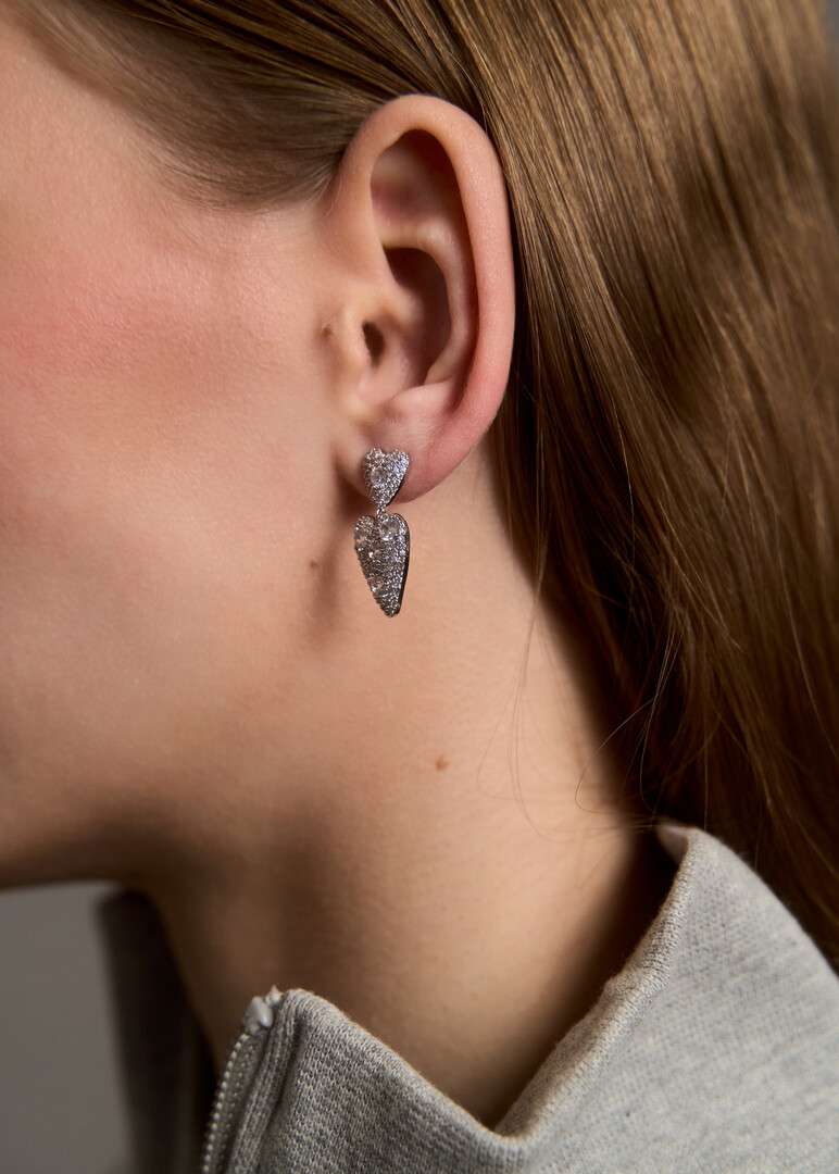 Earrings with two hearts with crystals