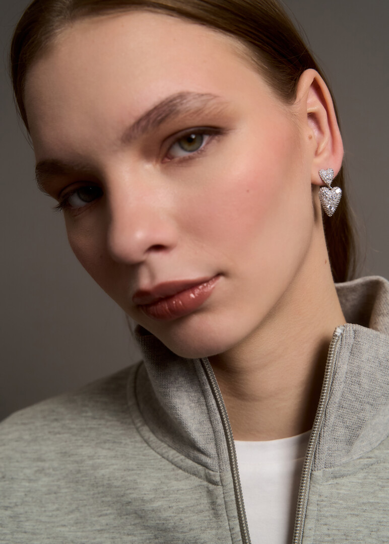 Earrings with two hearts with crystals